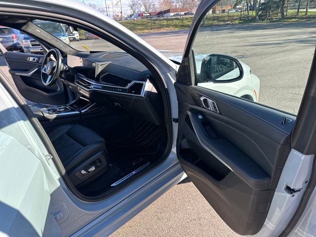 Used 2024 BMW X7 xDrive40i w/ M Sport Package image 37