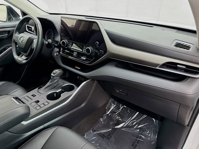 Used 2023 Toyota Highlander XLE image 31