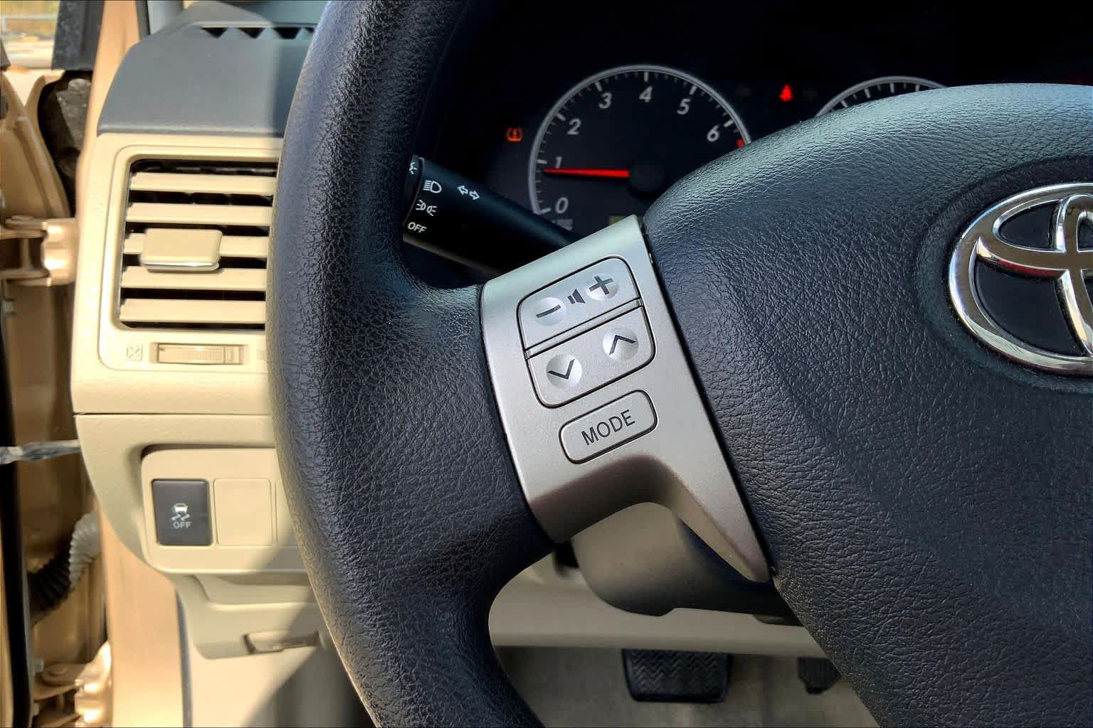 Used 2013 Toyota Corolla LE FWD image 23