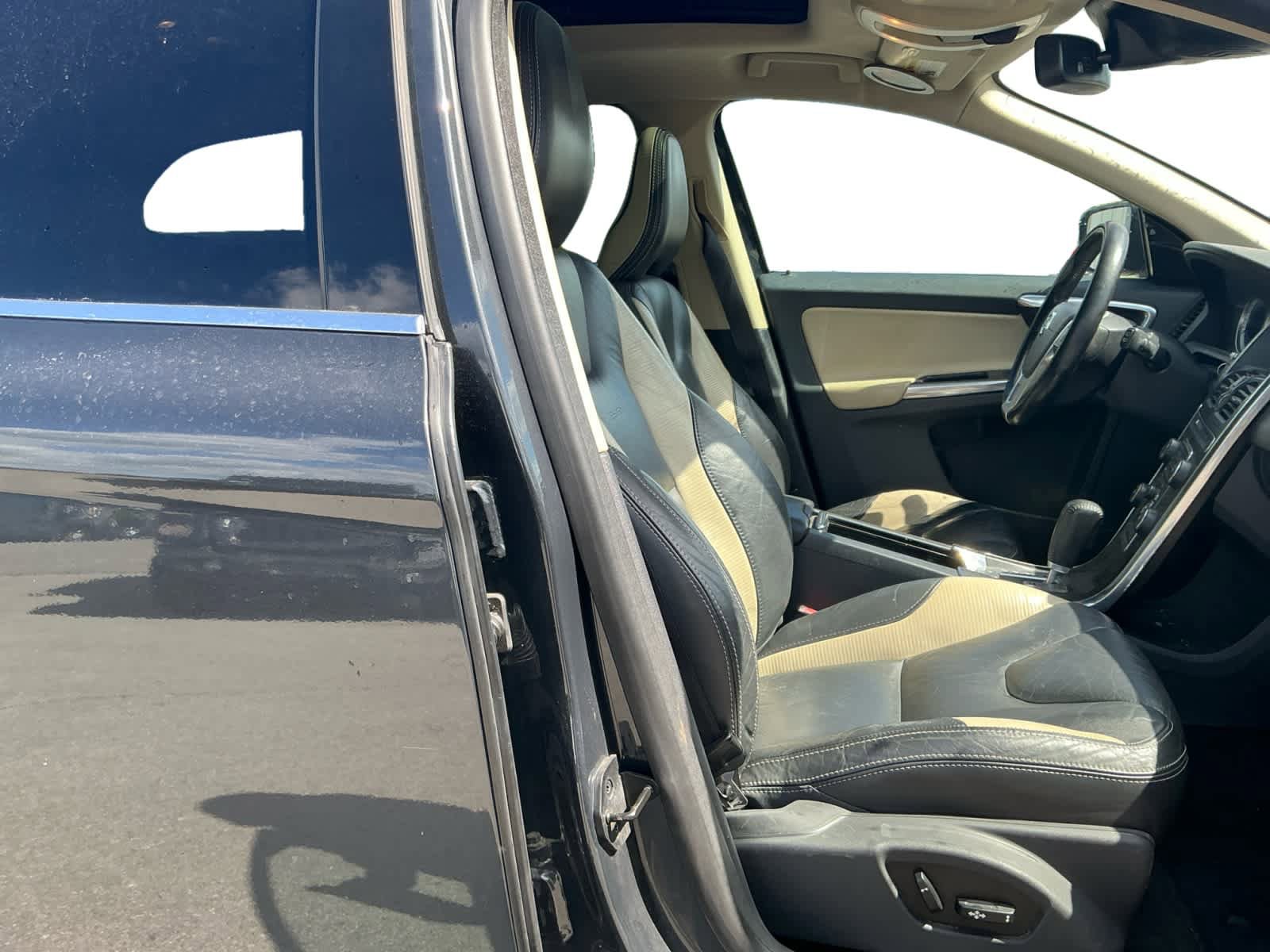Used 2012 Volvo XC60 T6 AWD/4WD image 14