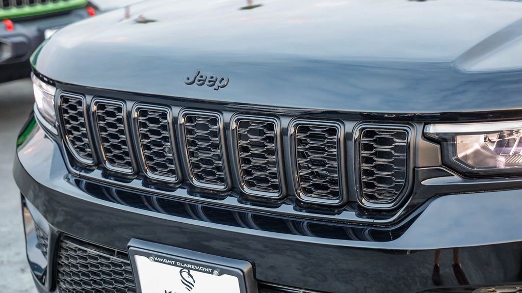 New 2025 Jeep Grand Cherokee Altitude image 6