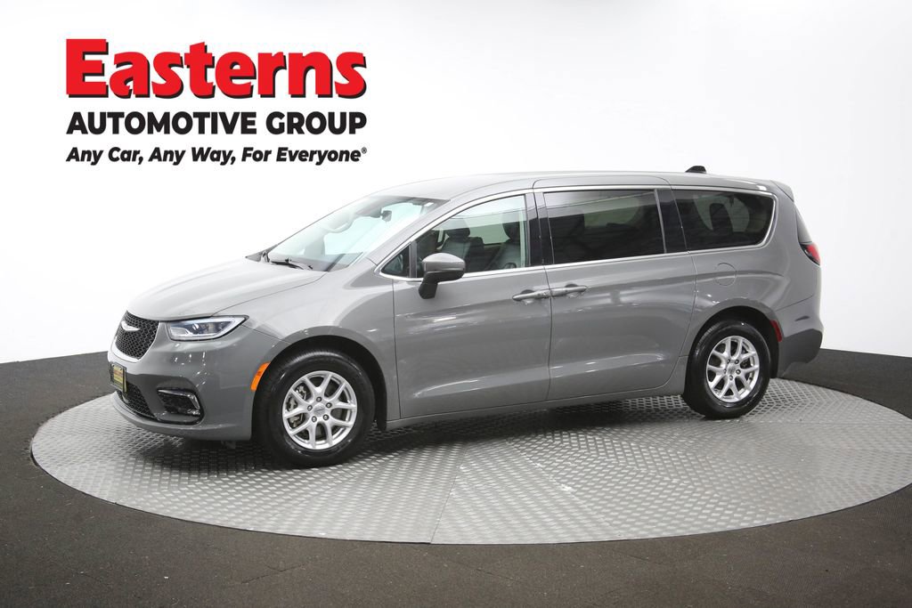 Used 2023 Chrysler Pacifica Touring-L FWD image 58