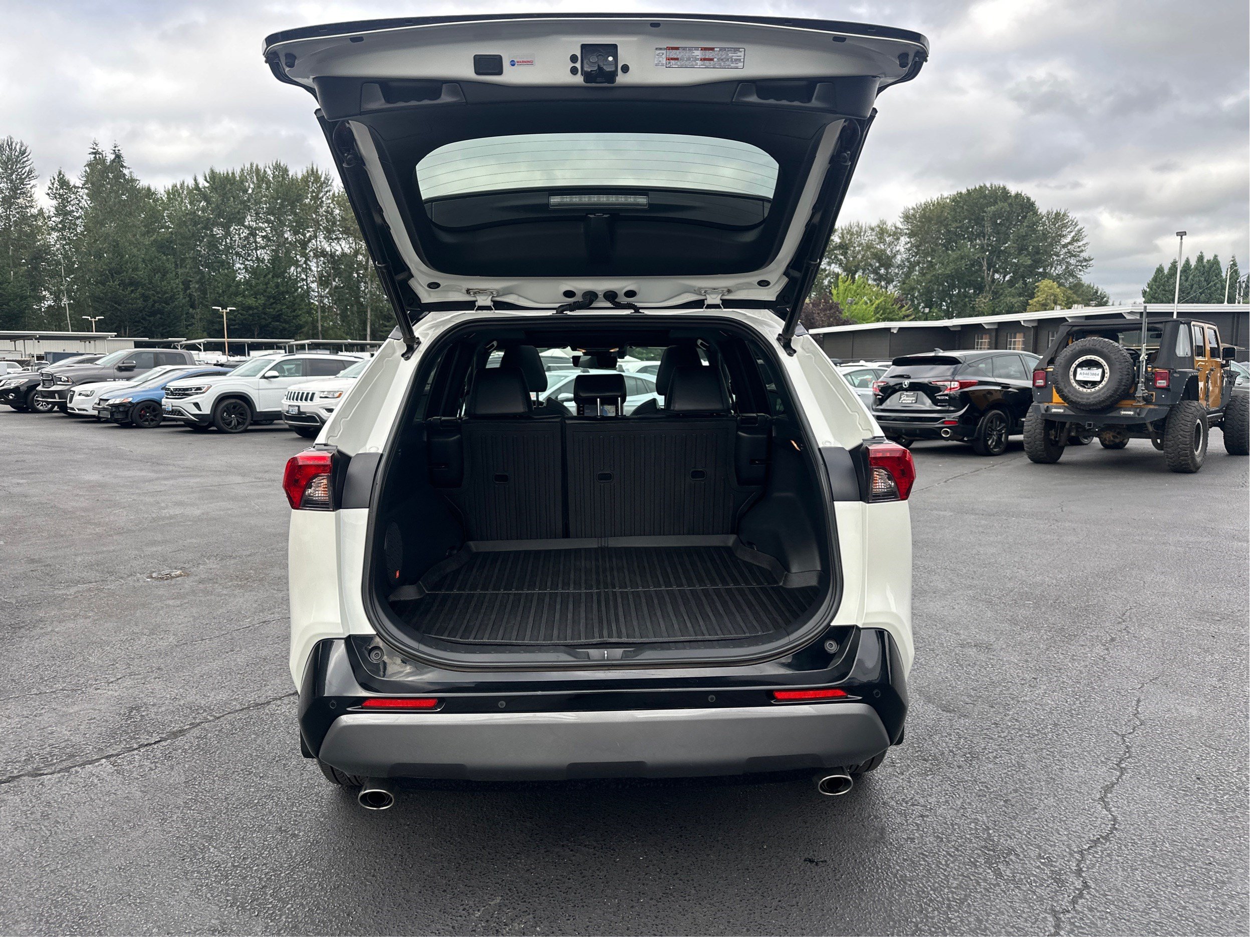 Used 2021 Toyota RAV4 XSE AWD/4WD image 11