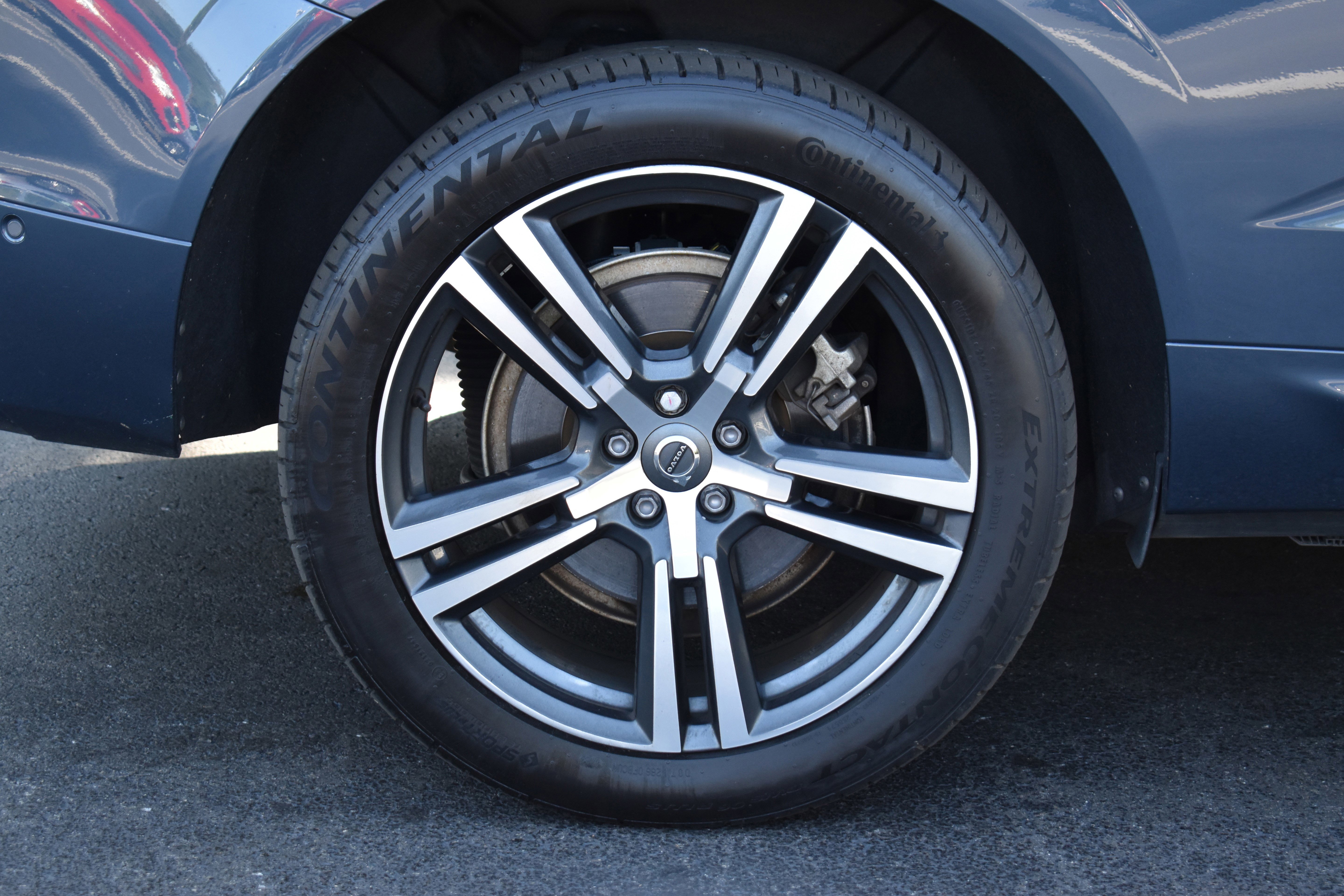 Used 2019 Volvo XC60 T8 Momentum w/ Advanced Package image 40