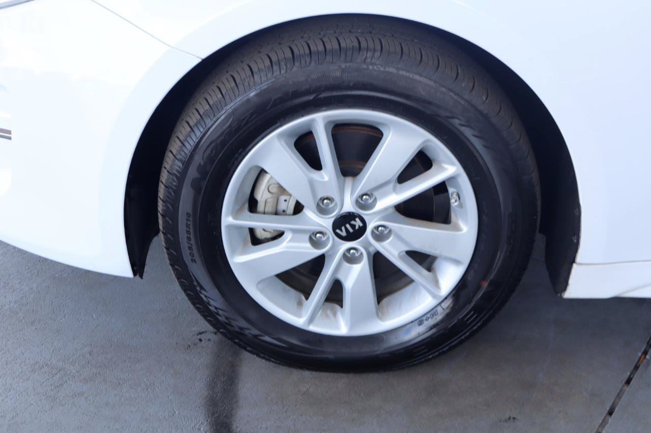 Used 2018 Kia Optima LX FWD image 11