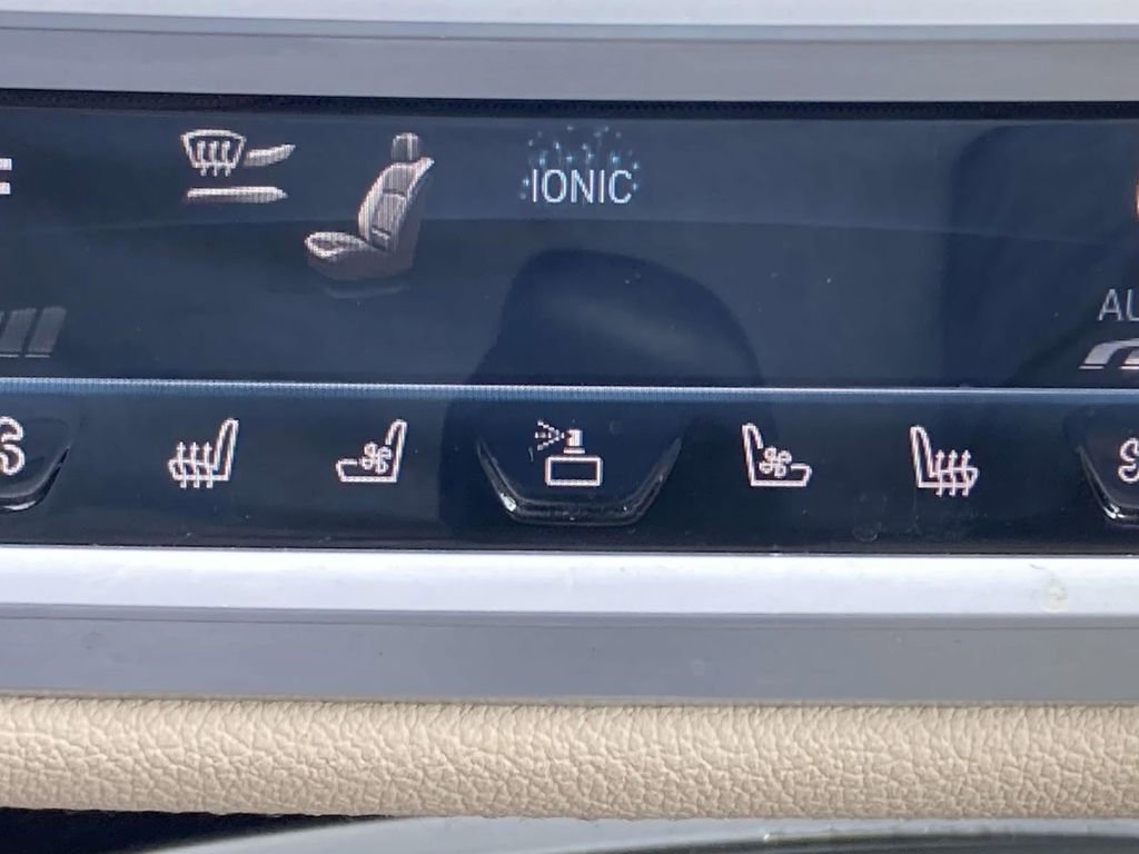 Used 2019 BMW 750i image 16