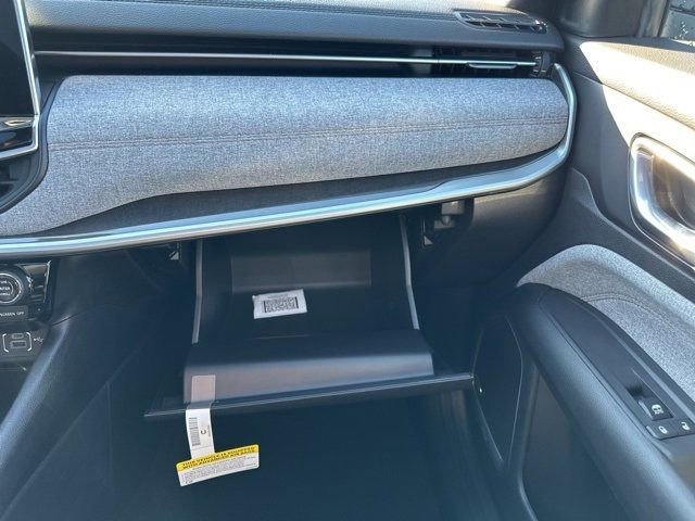 New 2024 Jeep Compass Latitude w/ Sun and Sound Group image 21