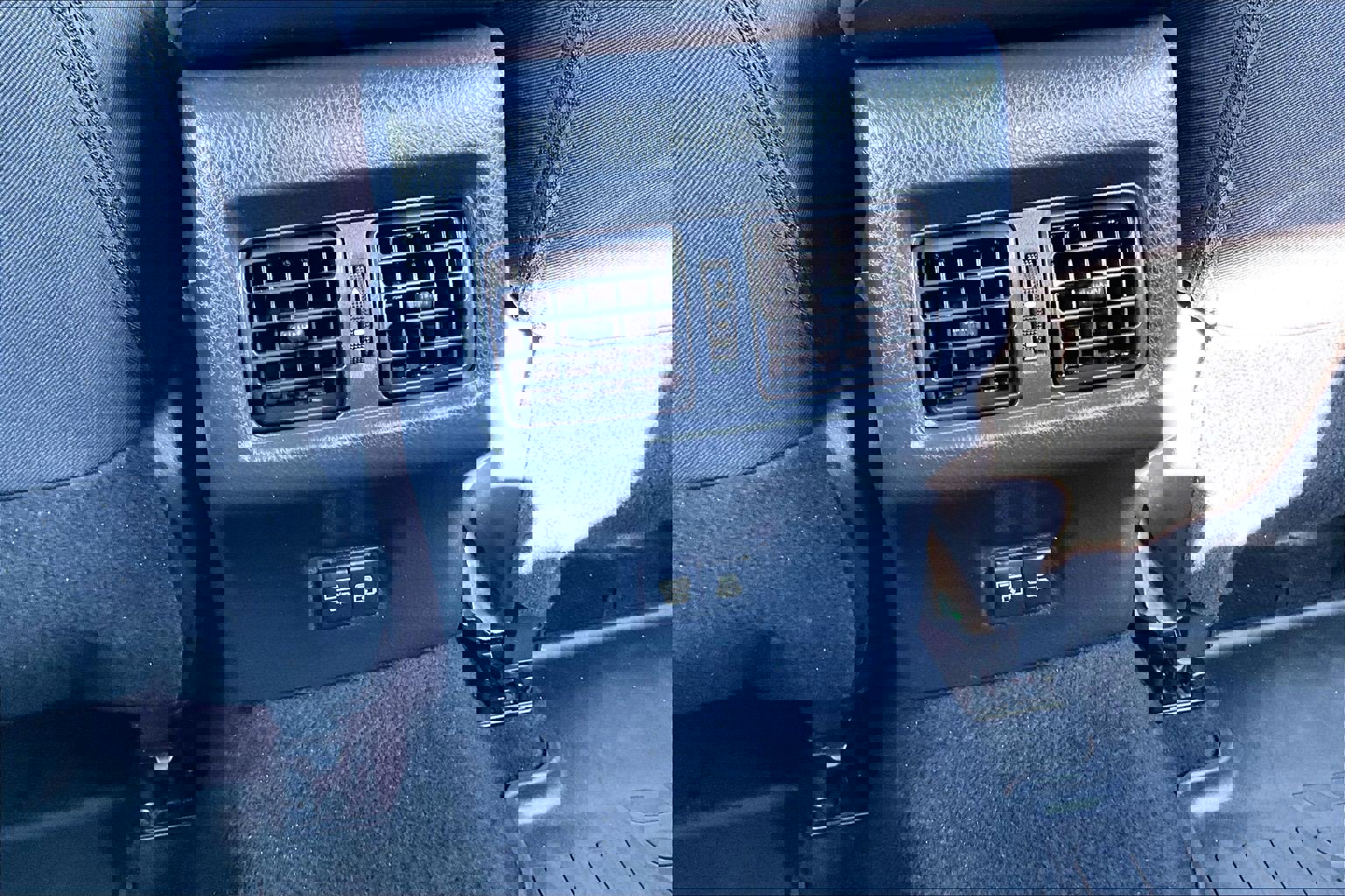 Used 2025 Toyota Camry LE image 32