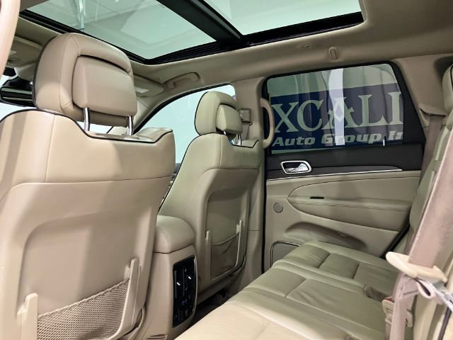 Used 2017 Jeep Grand Cherokee Overland w/ Jeep Active Safety Group image 44