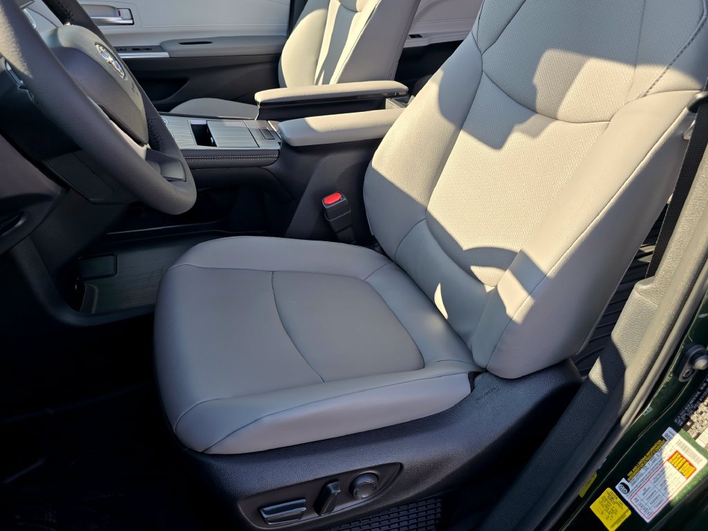 New 2026 Toyota Sienna XLE FWD image 24