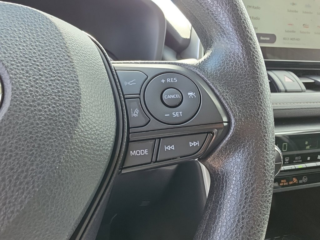 Used 2025 Toyota RAV4 XLE AWD/4WD image 18