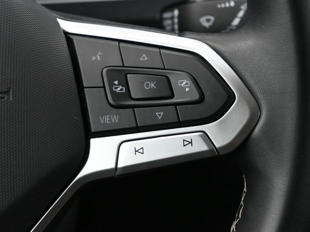 Used 2024 Volkswagen Tiguan SE image 7