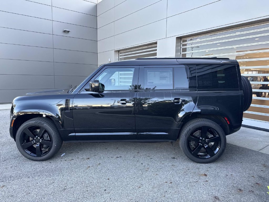 New 2026 Land Rover Defender 110 X-Dynamic SE AWD/4WD image 4