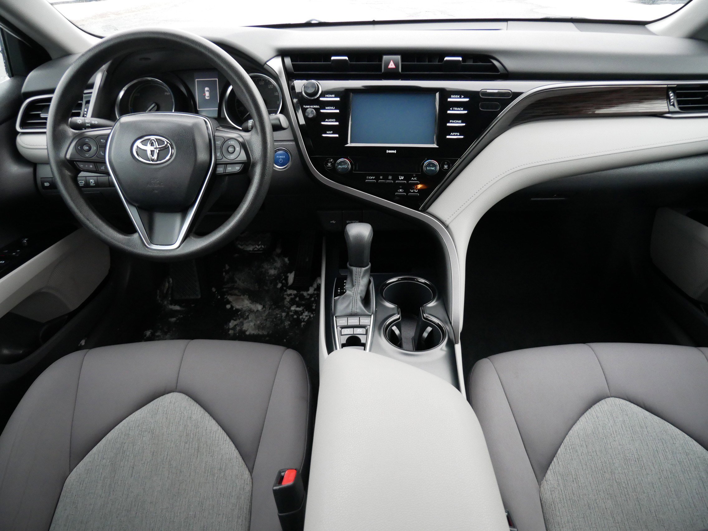 Used 2020 Toyota Camry LE image 10