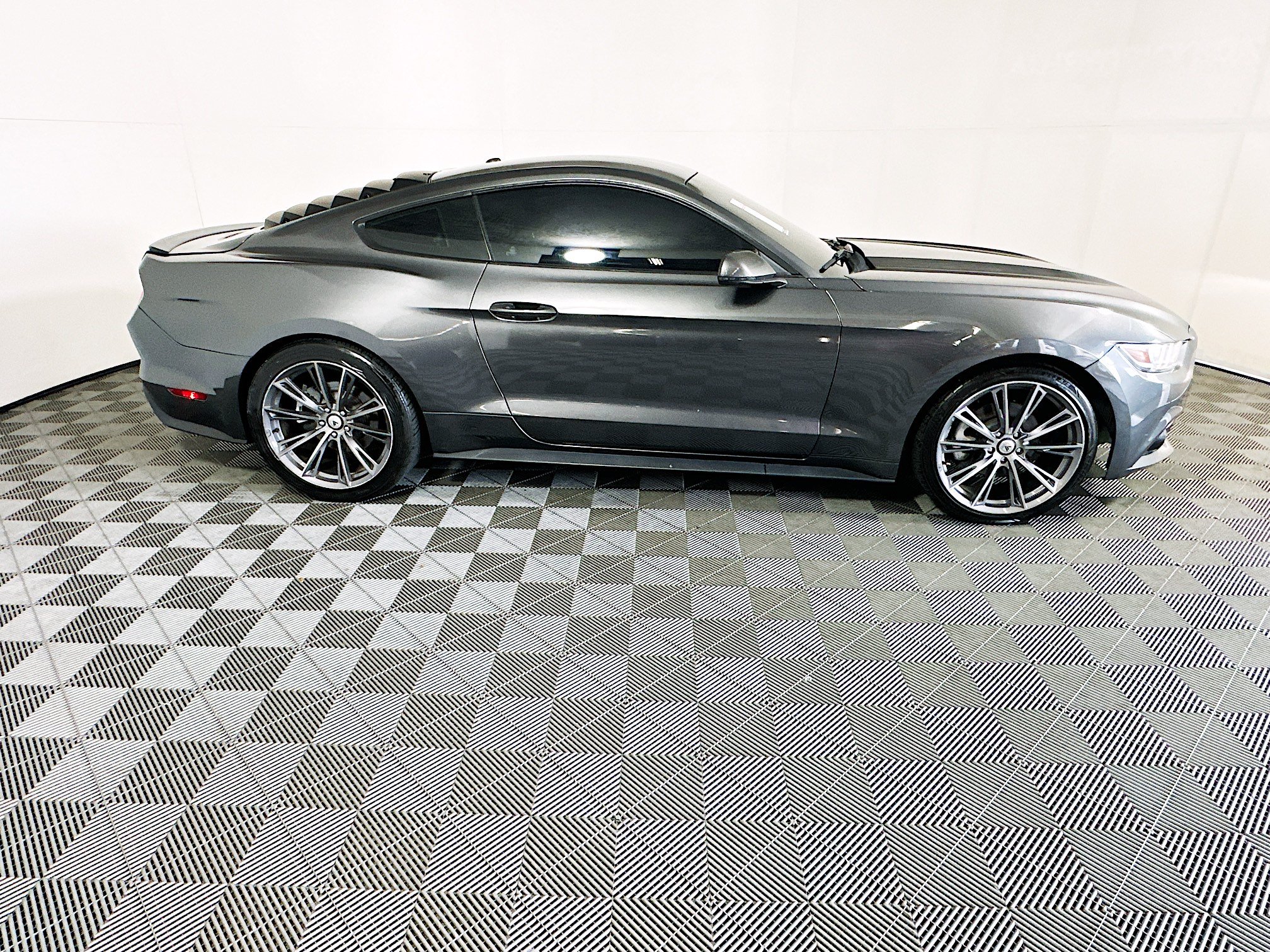 Used 2017 Ford Mustang Premium RWD image 2