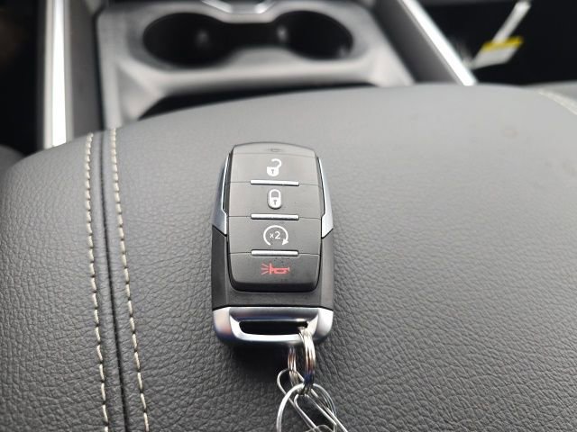 New 2026 RAM 1500 4x4 Crew Cab image 28