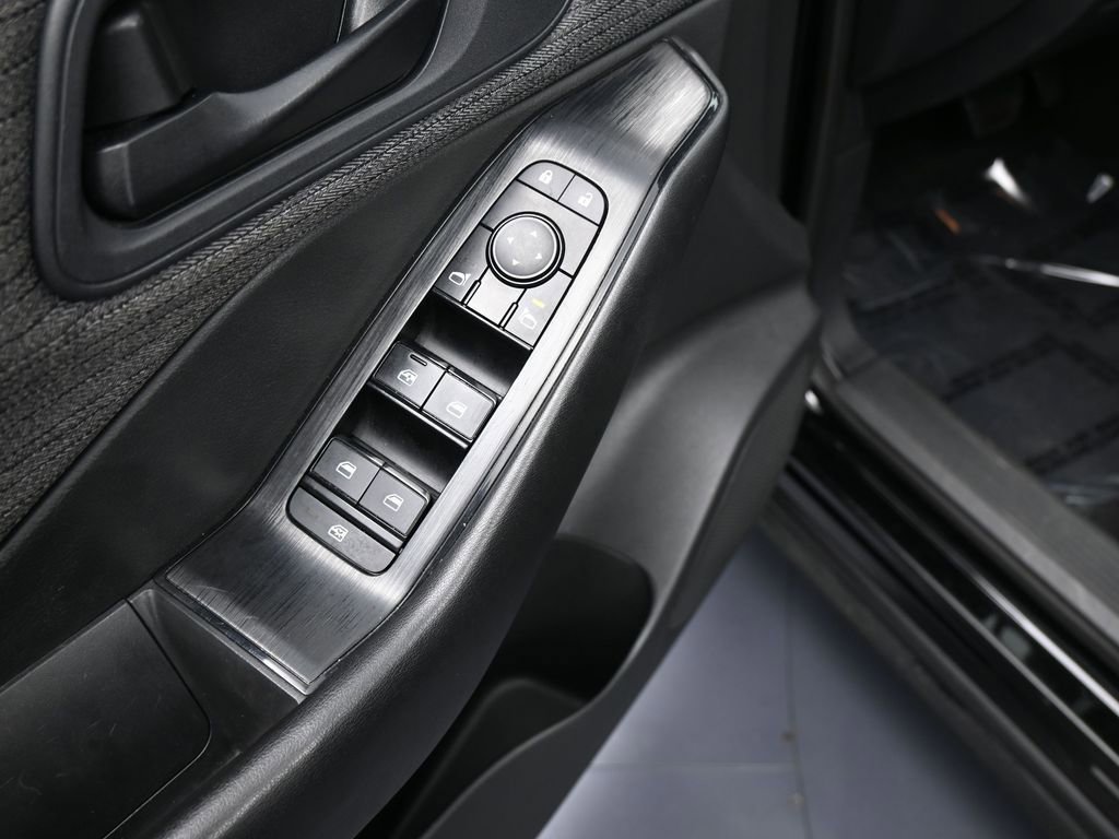 Used 2023 Nissan Rogue S image 13