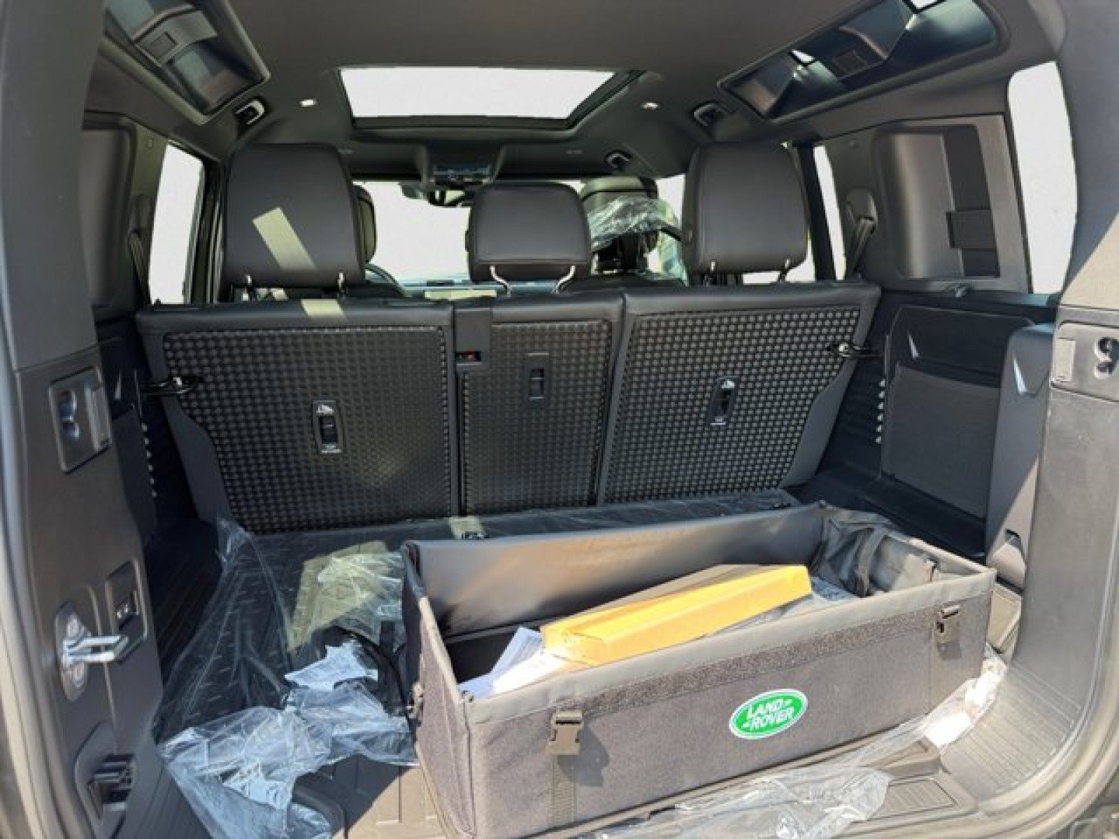 New 2026 Land Rover Defender 110 X-Dynamic SE AWD/4WD image 19