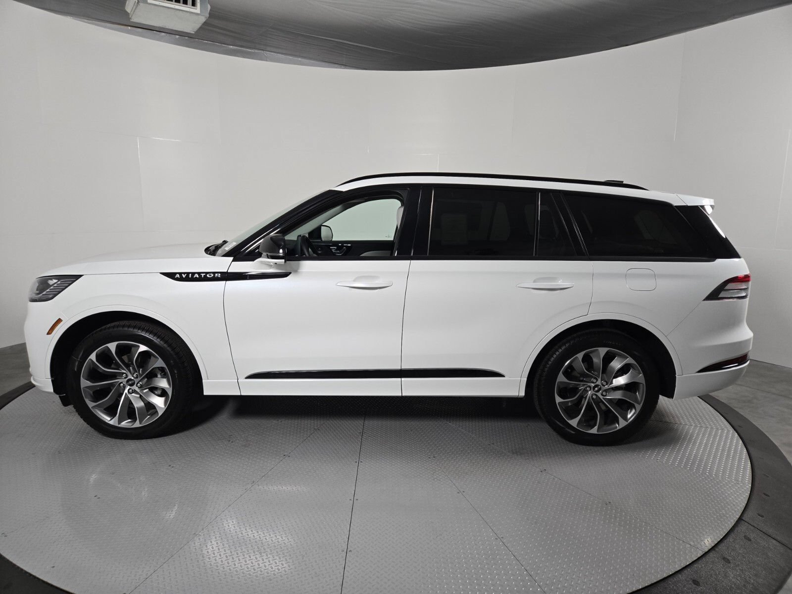 New 2026 Lincoln Aviator AWD image 8