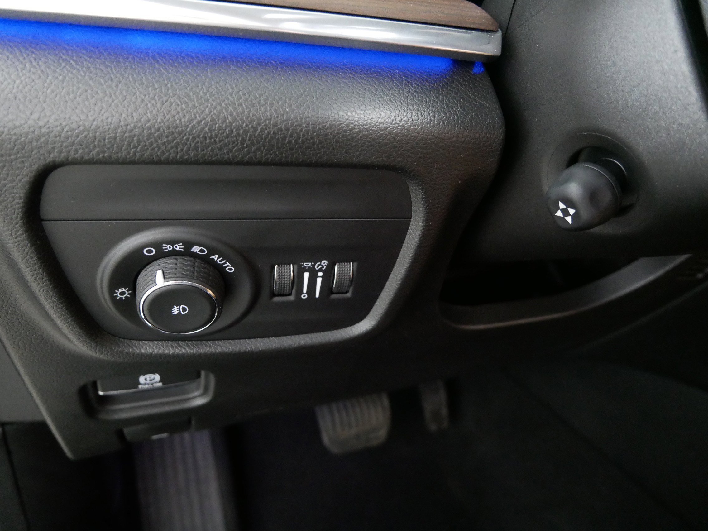 Used 2023 Jeep Grand Cherokee Summit w/ Luxury Tech Group V image 26