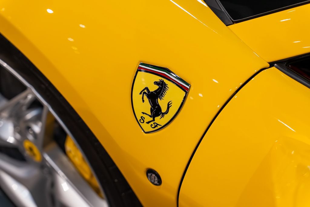 Certified 2021 Ferrari F8 Tributo RWD image 12