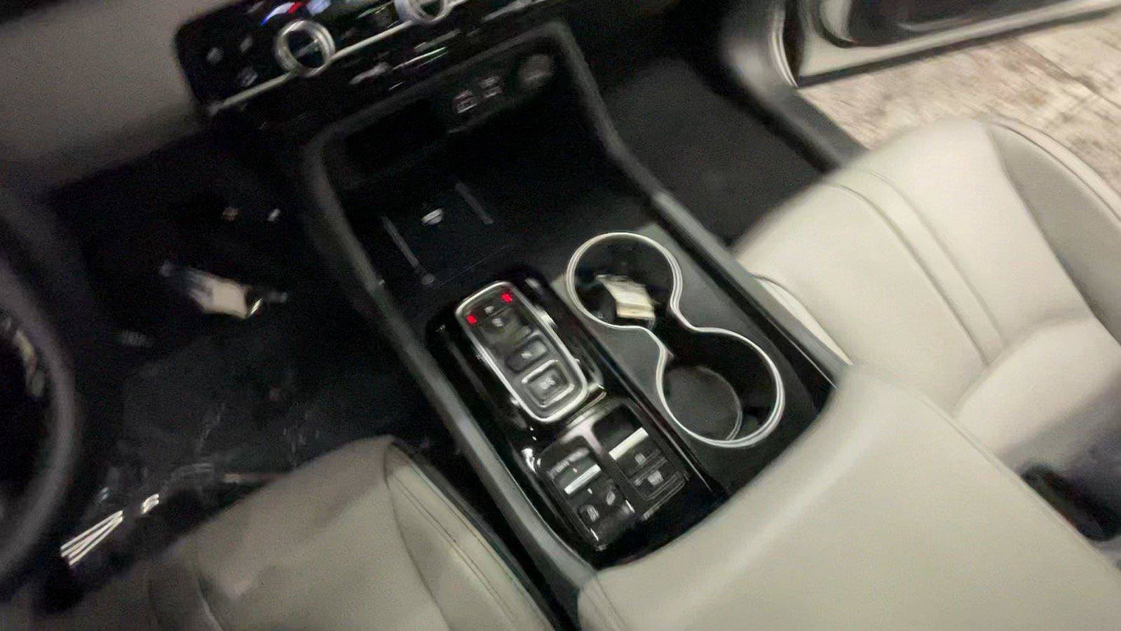 Used 2025 Honda Pilot Elite image 36