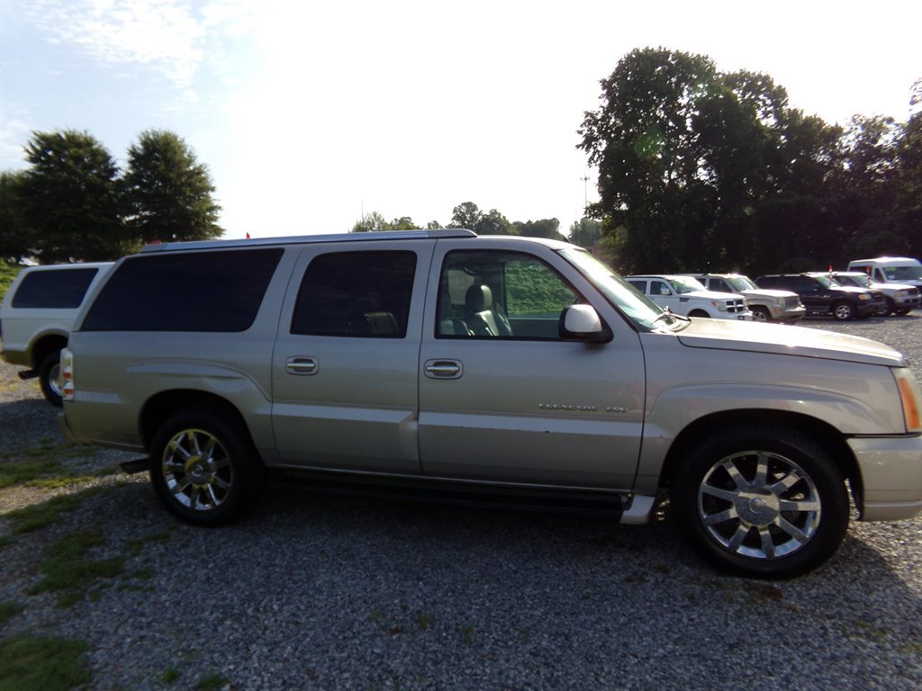Used 2006 Cadillac Escalade ESV Platinum image 3