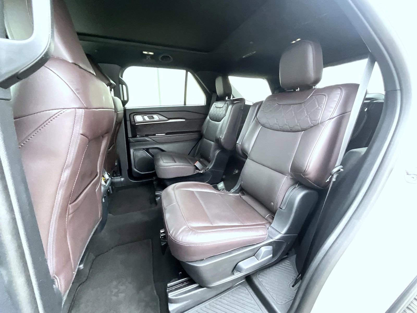 Used 2025 Ford Explorer Platinum w/ LUX Leather Package image 23