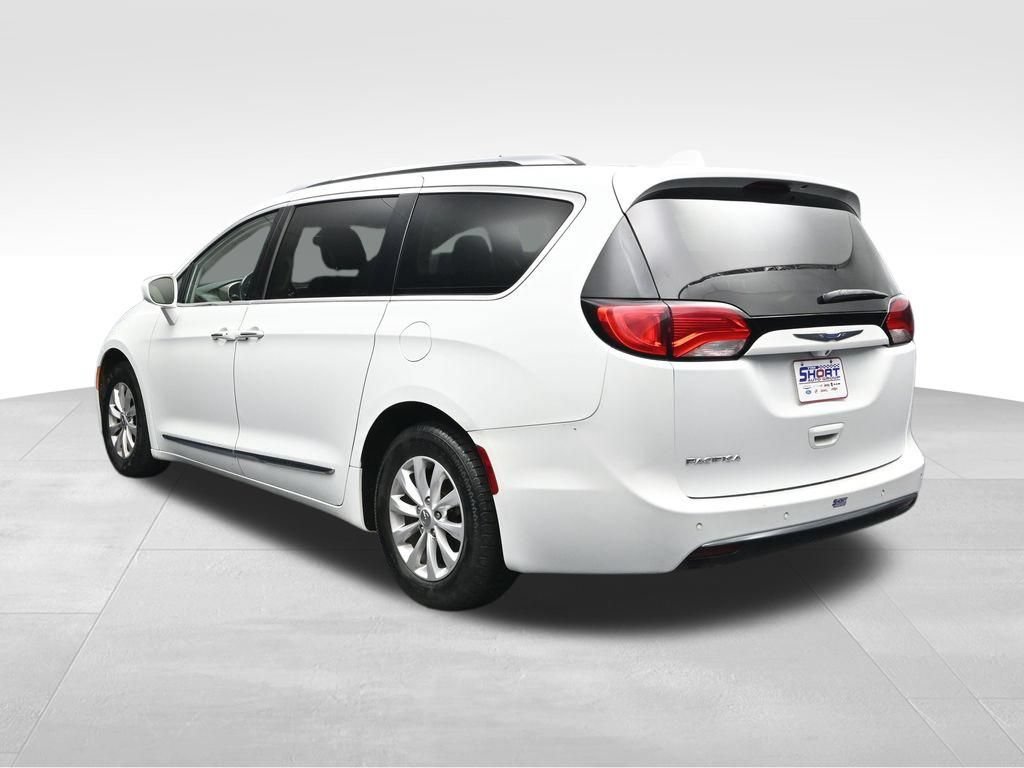 Used 2019 Chrysler Pacifica Touring-L FWD image 3