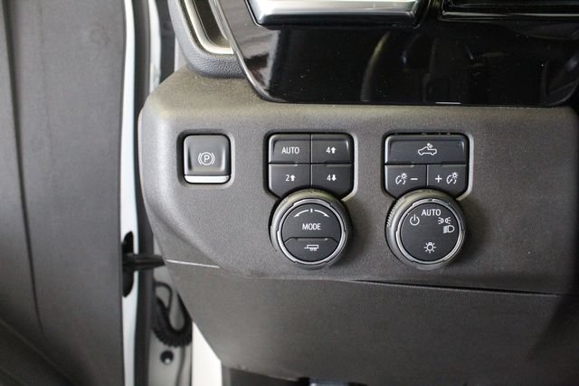 Used 2022 Chevrolet Silverado 1500 LT w/ Z71 Off-Road Package AWD/4WD image 11