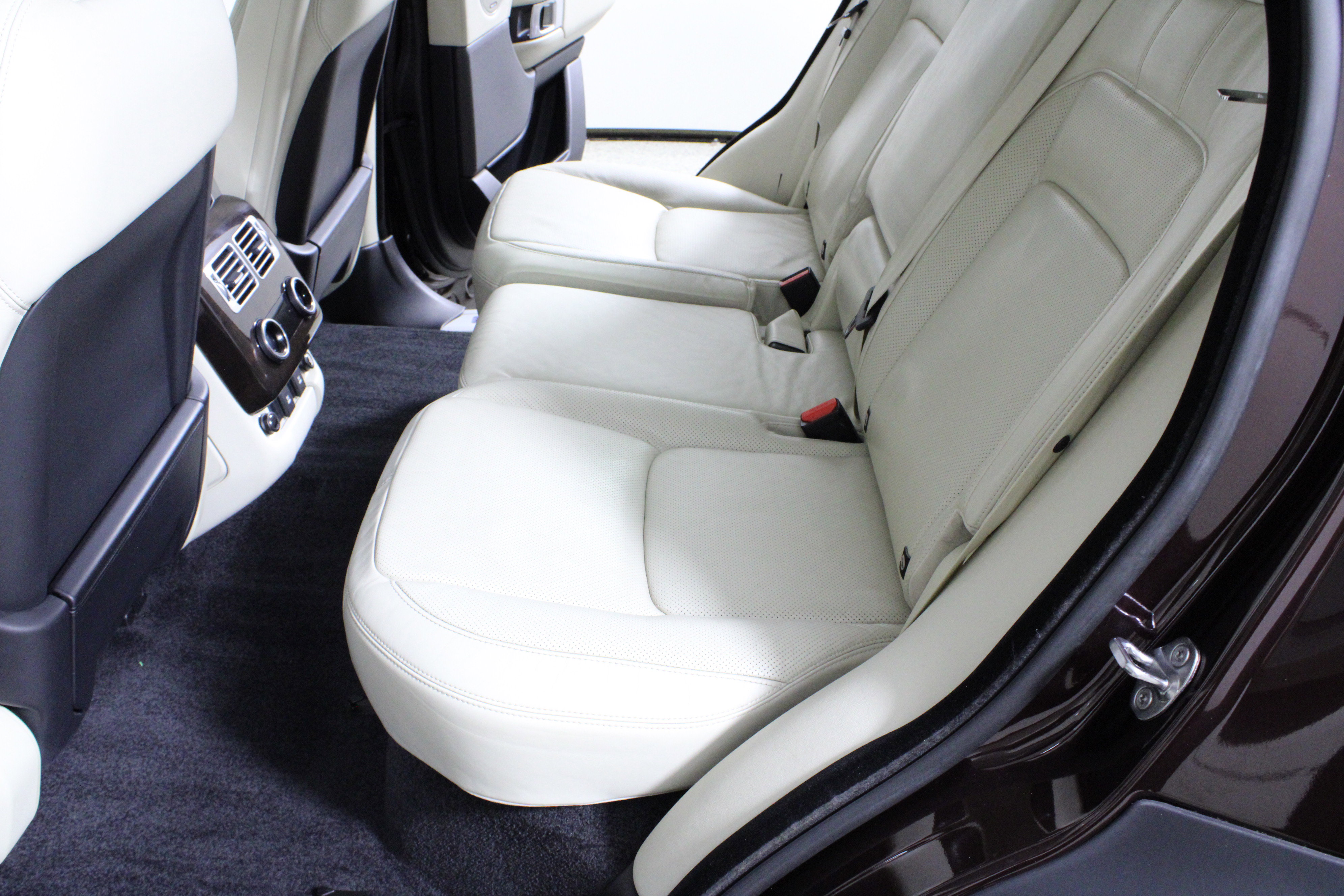 Used 2019 Land Rover Range Rover HSE image 14