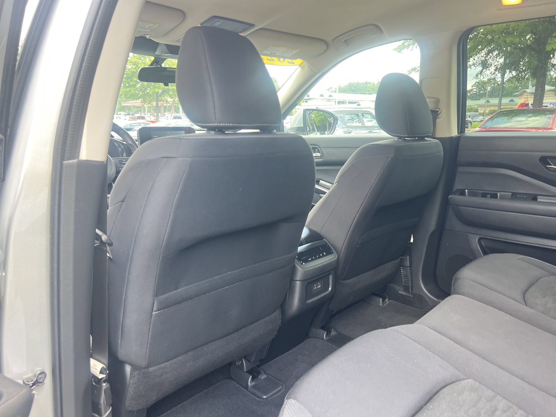Used 2022 Nissan Pathfinder SV FWD image 16