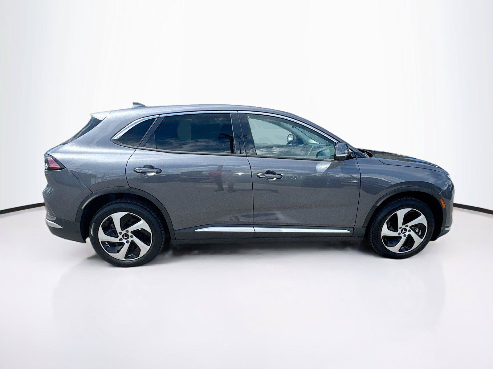 Used 2025 VinFast VF 8 Eco AWD/4WD image 6