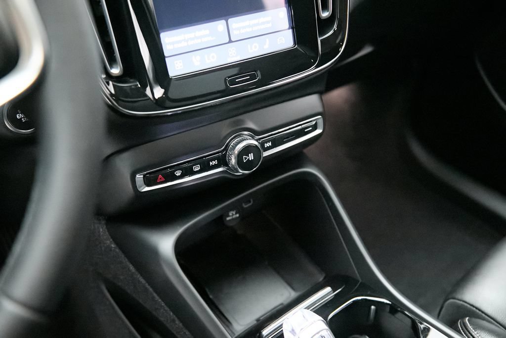 Certified 2023 Volvo XC40 B5 Plus w/ Driver Assist Package AWD/4WD image 16
