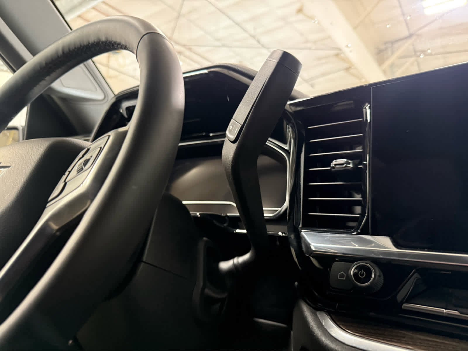 Certified 2025 Chevrolet Silverado 1500 LT image 25