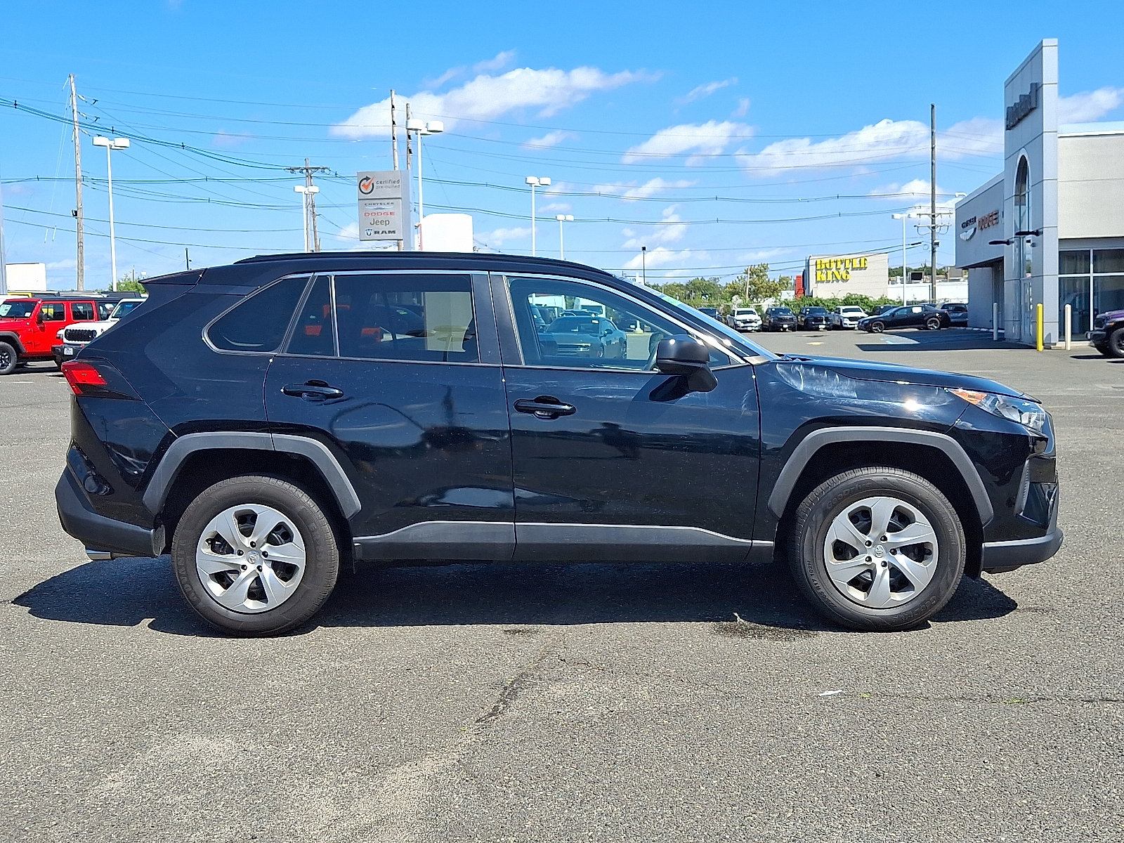 Used 2021 Toyota RAV4 LE w/ Carpet Mat Package (TMS) AWD/4WD image 8