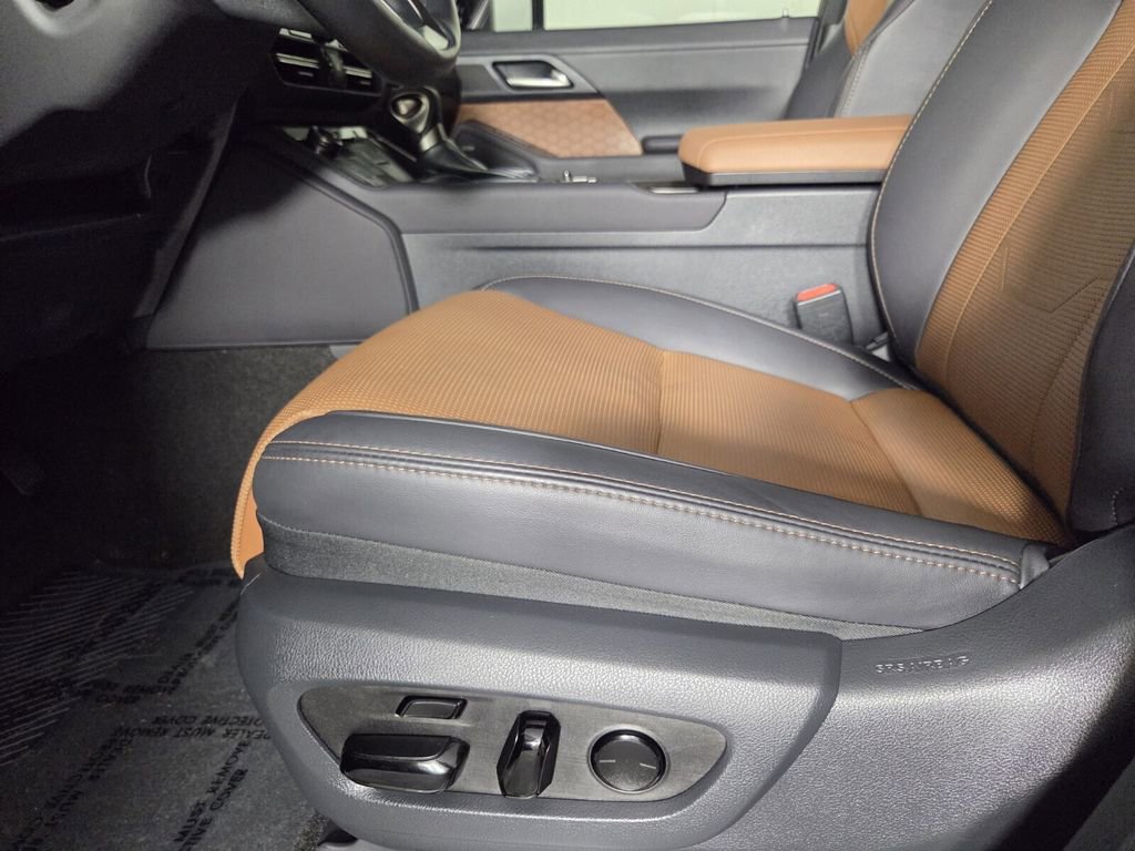 Used 2024 Lexus GX 550 w/ Cold Area Package AWD/4WD image 13