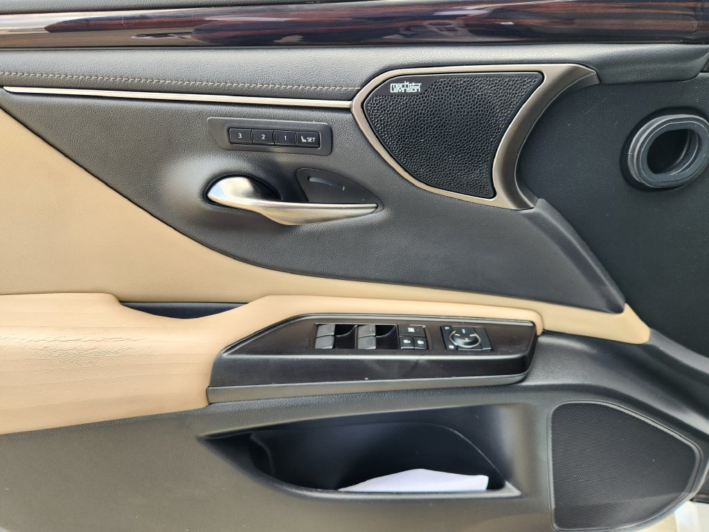 Used 2019 Lexus ES 350 Ultra Luxury w/ Accessory Package 2 FWD image 22