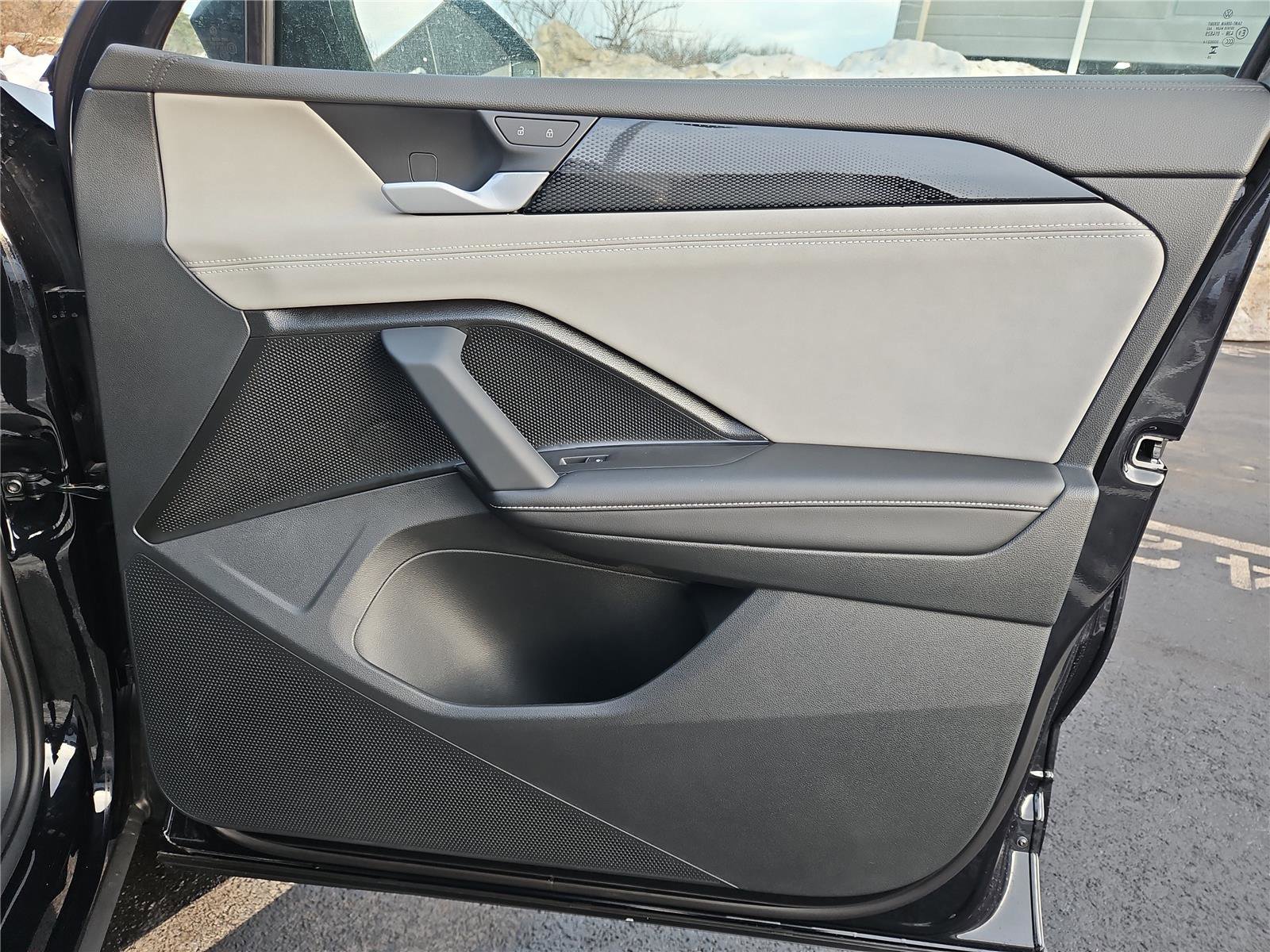 New 2026 Volkswagen Tiguan SE R-Line image 28