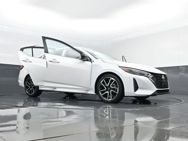 Used 2025 Nissan Sentra SR FWD image 31