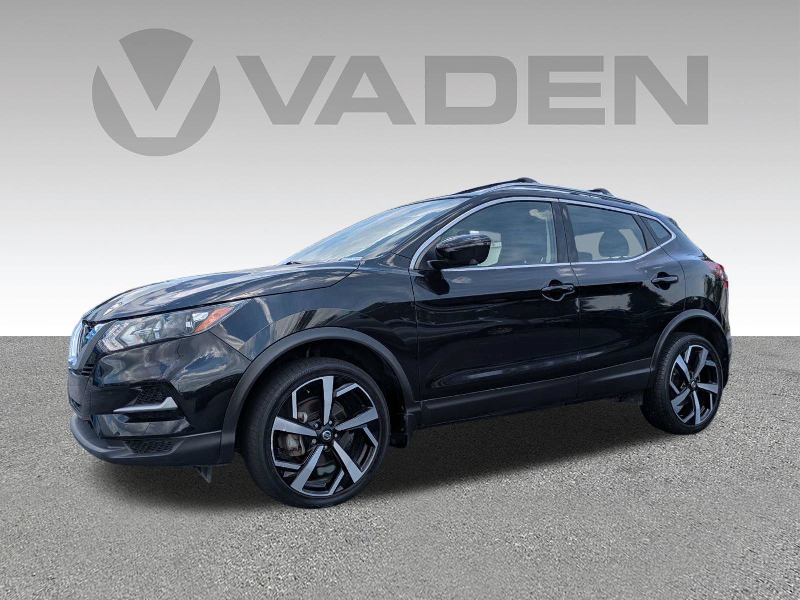 Used 2022 Nissan Rogue Sport SL FWD image 2