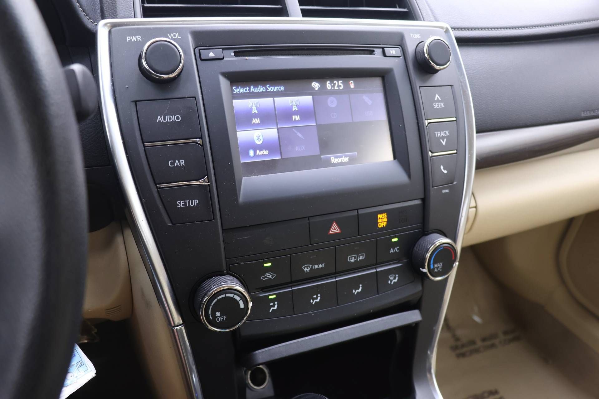 Used 2015 Toyota Camry LE FWD image 7