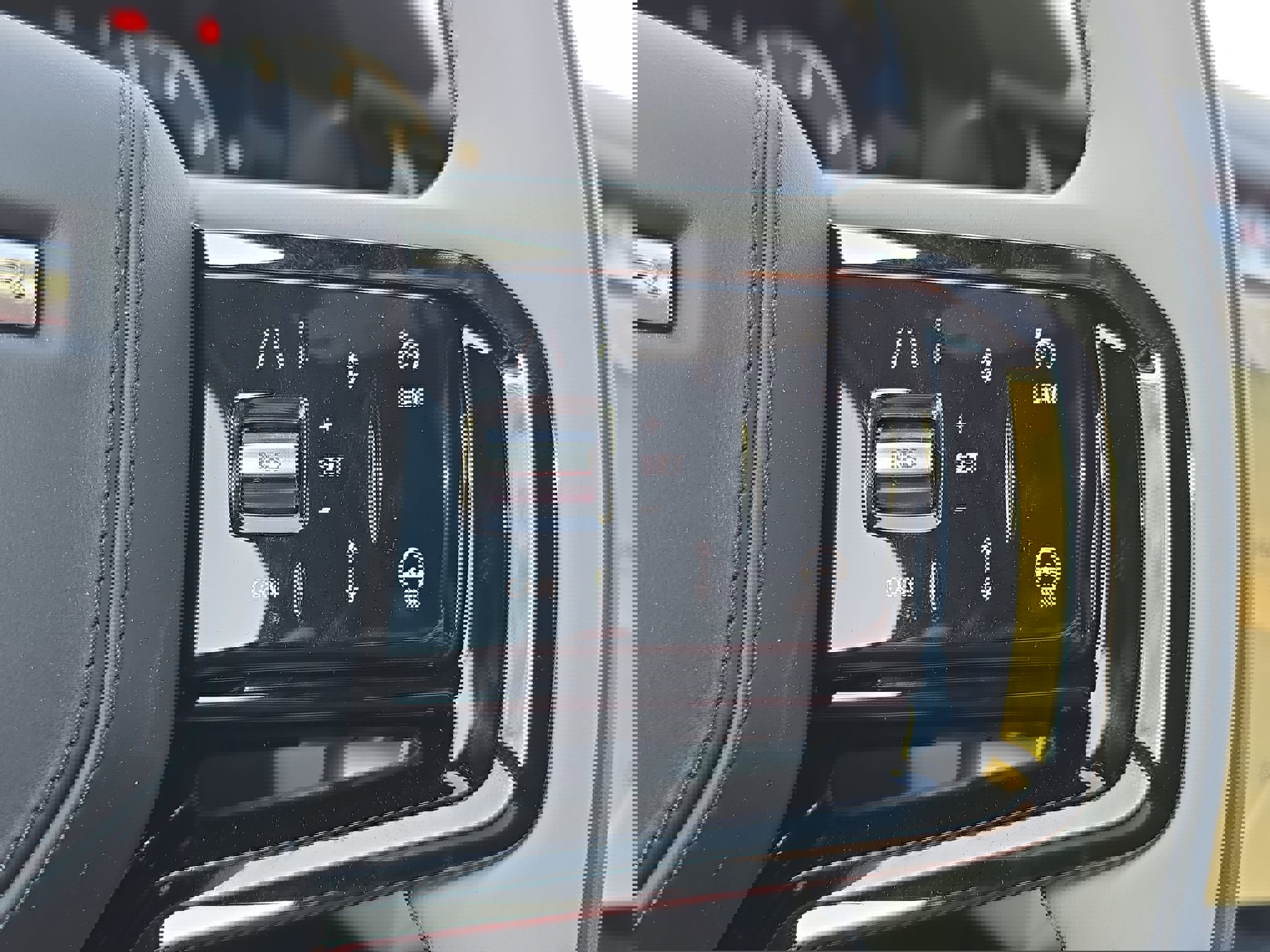 New 2026 Land Rover Range Rover Velar Dynamic SE AWD/4WD image 18