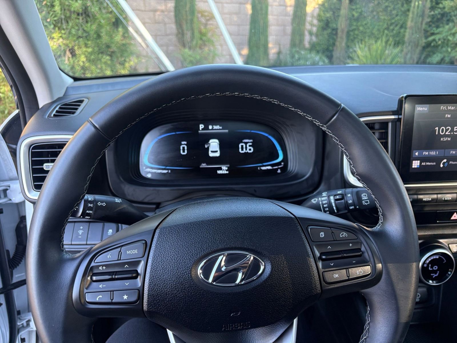 Used 2025 Hyundai Venue SEL image 27