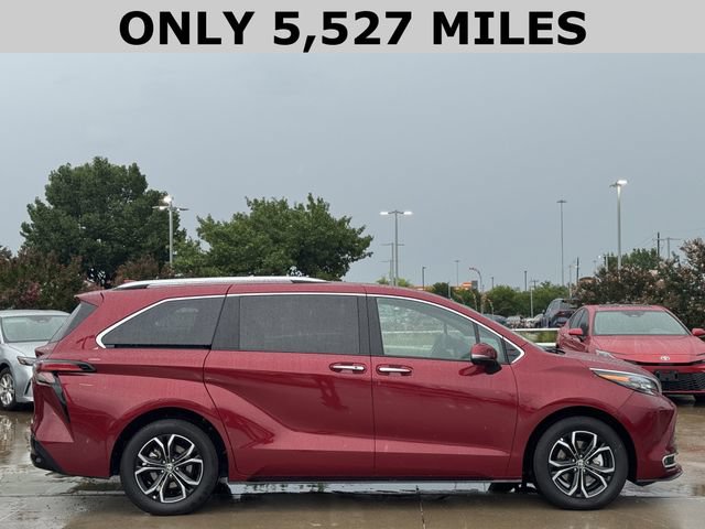 Used 2026 Toyota Sienna Platinum AWD/4WD image 4