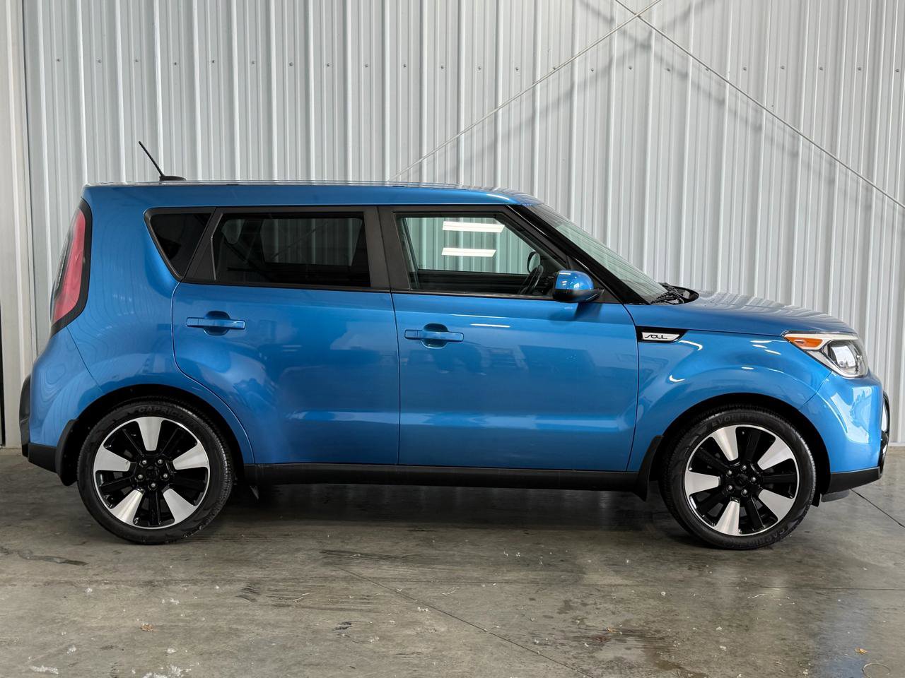 Used 2016 Kia Soul + w/ Designer's Package FWD image 2