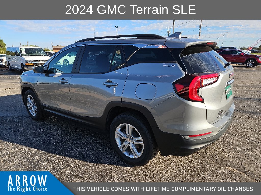 Used 2024 GMC Terrain SLE w/ Driver Convenience Package FWD image 8