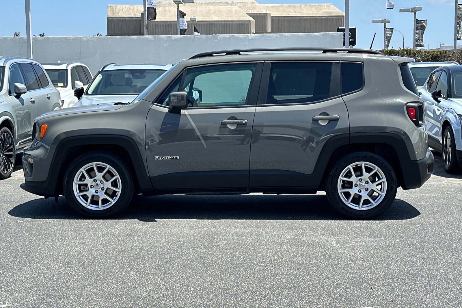 Used 2021 Jeep Renegade Latitude w/ Convenience Group image 2