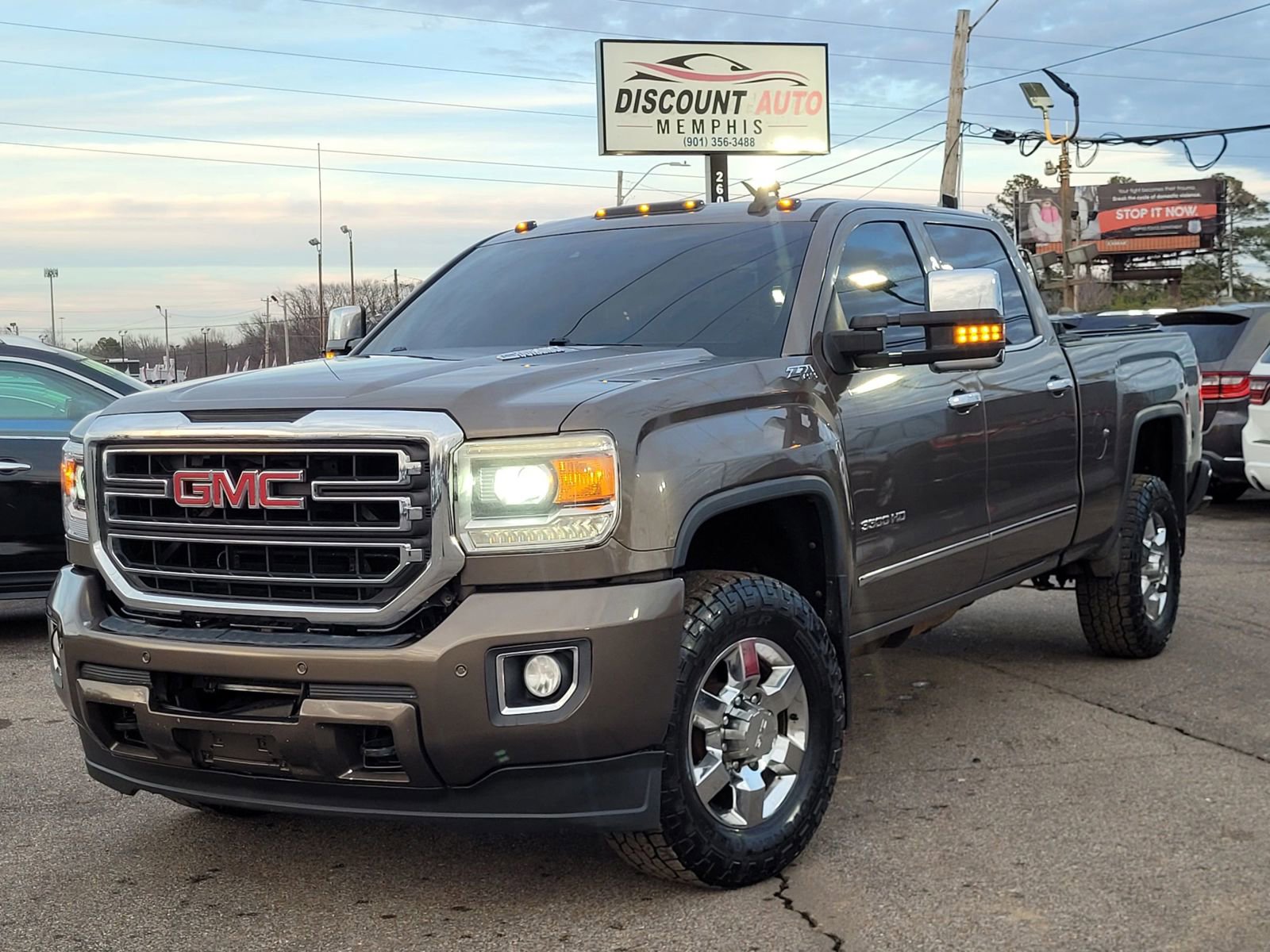 Used 2015 GMC Sierra 3500 SLT image 1
