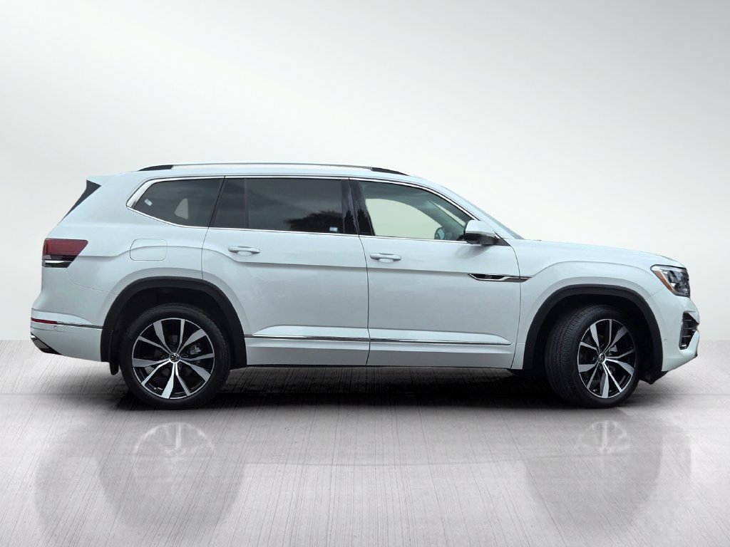 Used 2024 Volkswagen Atlas SEL Premium R-Line AWD/4WD image 4